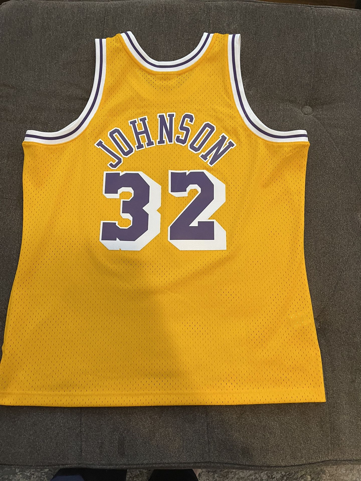  Magic Johnson Los Angeles Lakers Men's Yellow Hardwood Classics  Swingman Jersey : Sports & Outdoors