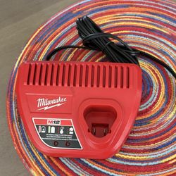 Milwaukee M12 Charger 