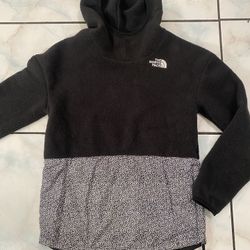 The North Face Girl’s Fleece Pullover 