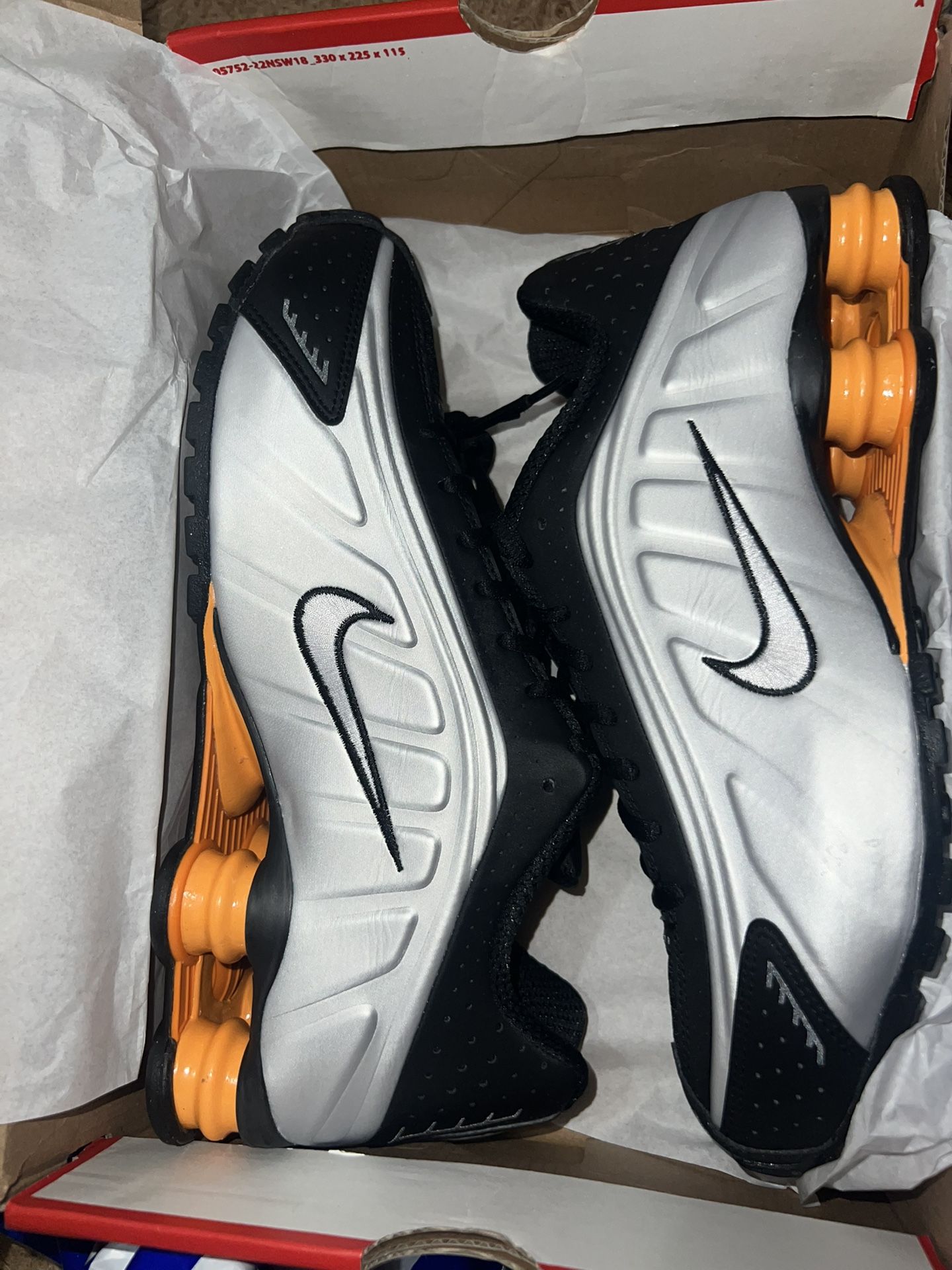 Nike Shox R4 Mandarin Size 8.5 Mens New