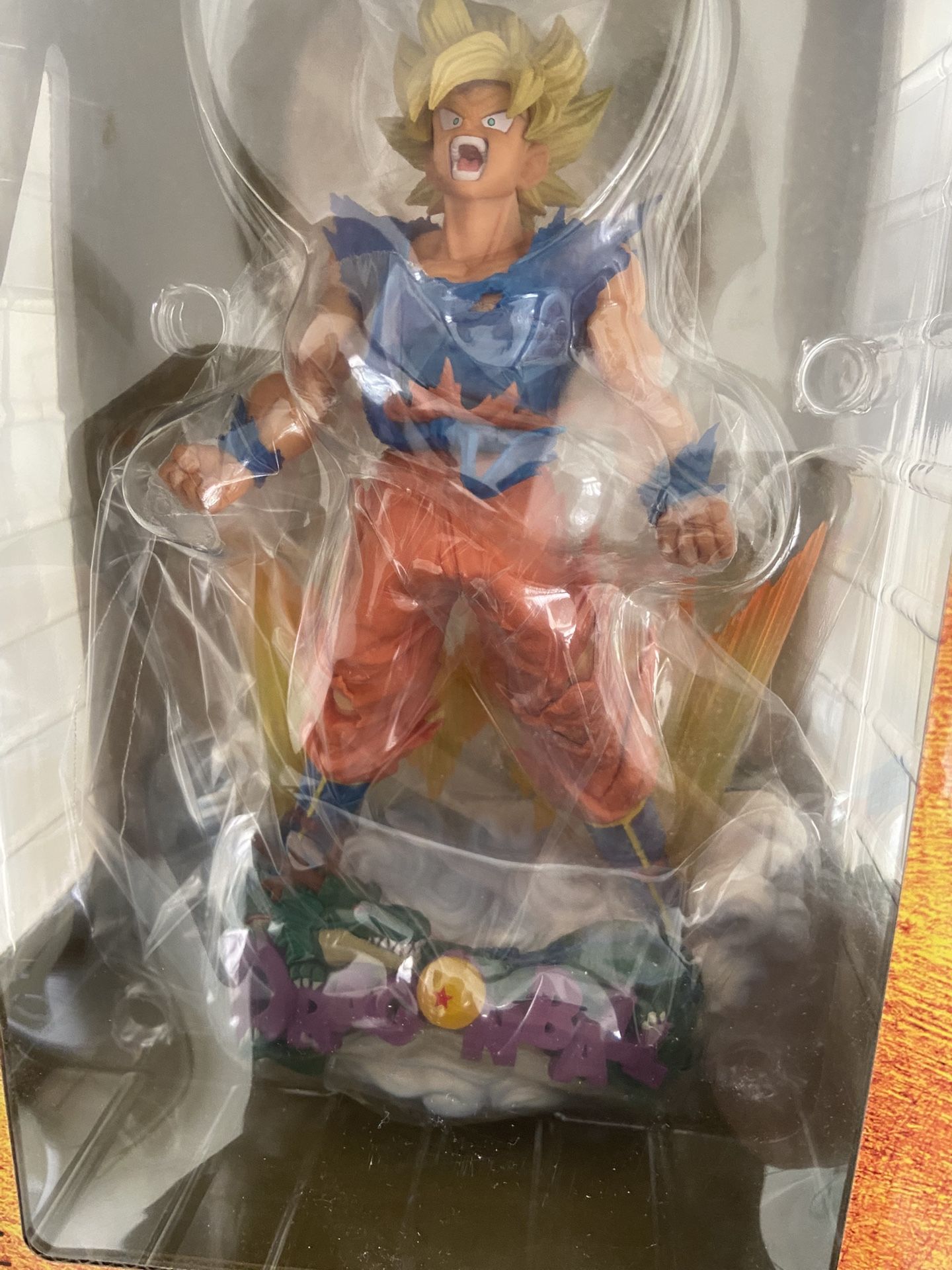 Super Saiyan Goku Model Figure