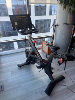 Peloton Indoor Exercise Bike with Touchscreen