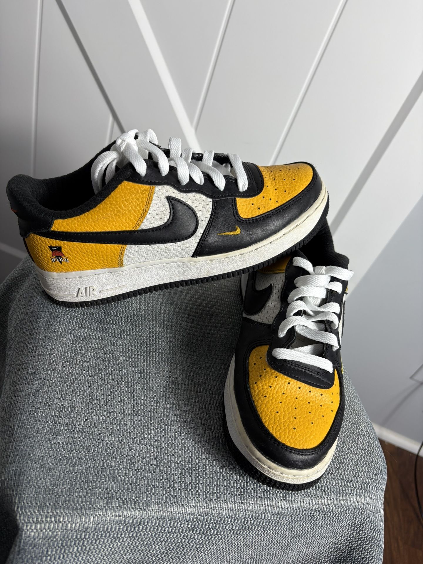 Nike Air Force 1 Low Black Gold Jersey Mesh Size 8Y