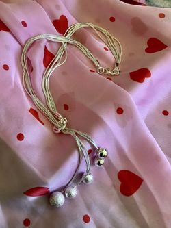 New Jewelry Set   /  Very Pretty  necklace with matching long earrings  🌿🌷🌿 Welcome to visit Eva’s OfferUp Page for more Jewelry . 😊