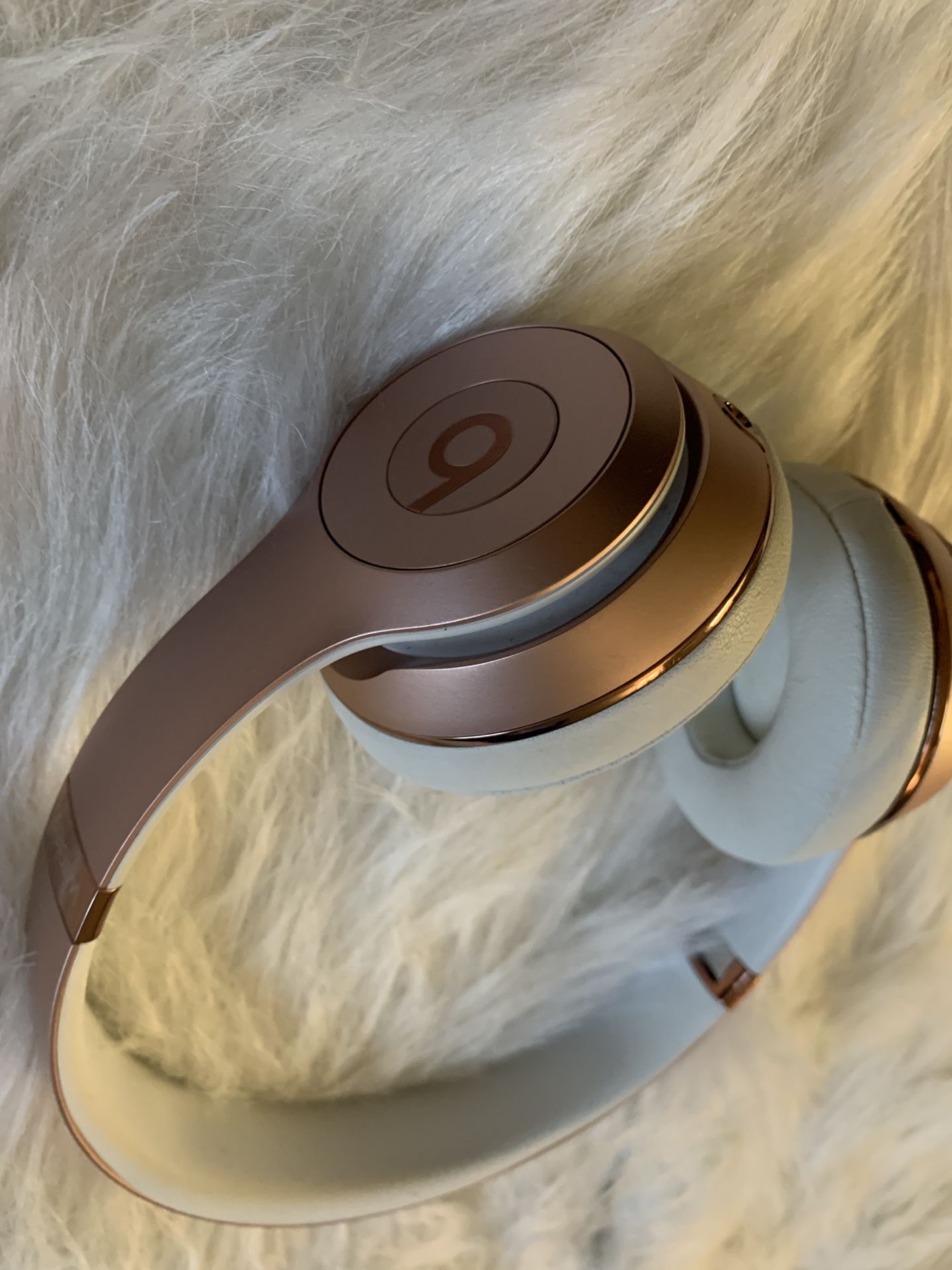 Rose Gold Beats Solo 3