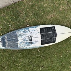 New Condition VHS Beautiful 5ft 7inch Surfboard (NEED GONE ASAP)