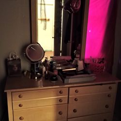 Dresser With Mirror 