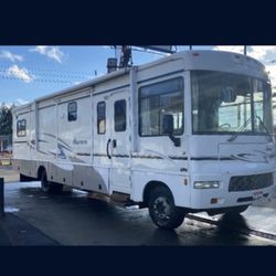 2005 Winnebago Sightseer