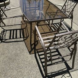 Pacific Bay Table And Chairs