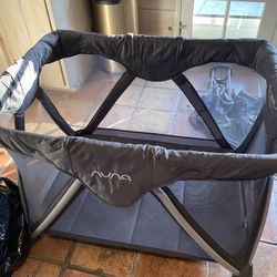 Nuna Sena Aire With Changing Table