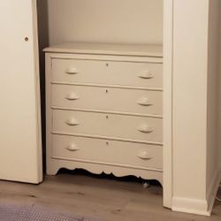 Pretty vintage dresser