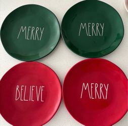 4 CHRISTMAS RAE DUNN DINNER PLATES