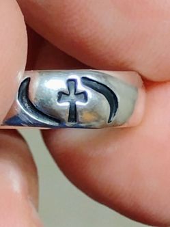 Sterling silver cross ring marked 925
