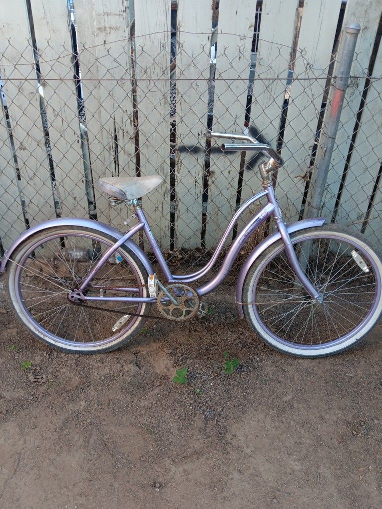 24 Inch Schwinn Girls Beach Cruiser