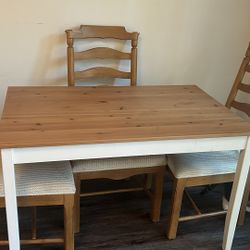 Dining Room Table & Chairs