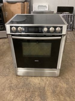 Bosch Integra 700 Series 30 in. Glass Top 4.6 cu.ft. Slide in Electric Stove