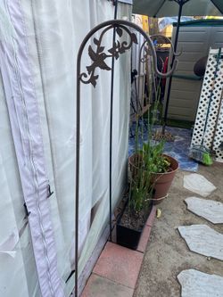 Hummingbird plant / flower stand for yard