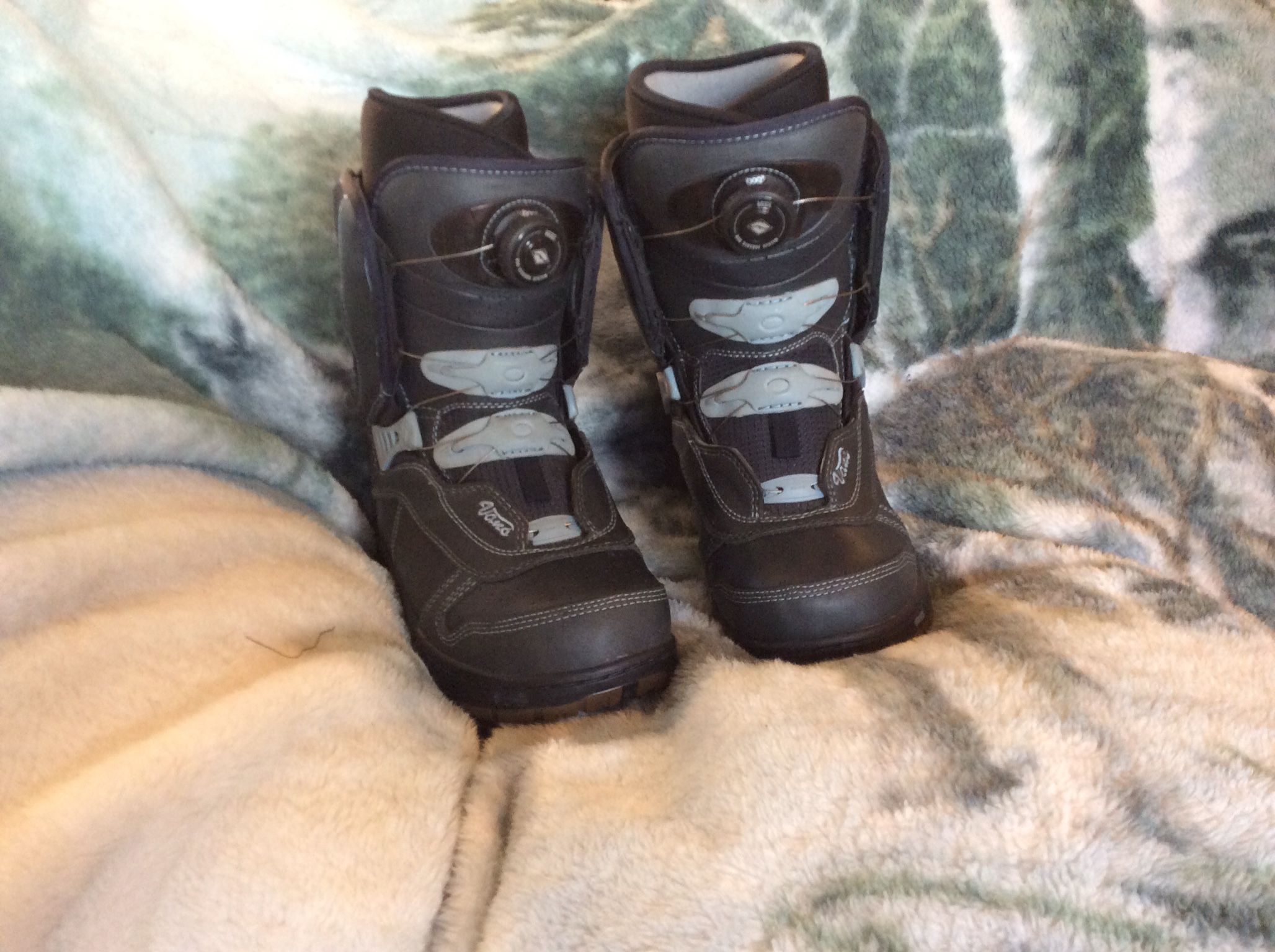 Women’s Vans Snow Boarding Boots