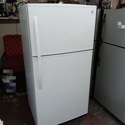 Kenmore Top Freezer Refrigerator 33-inch