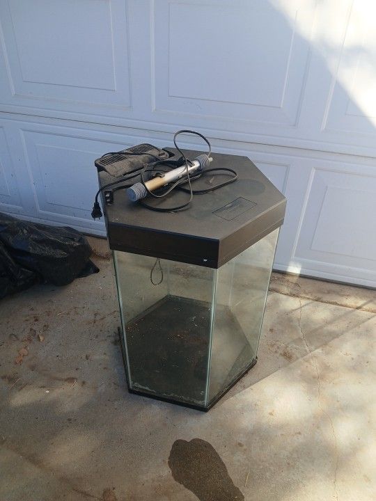 Fish Tank 20 Gal