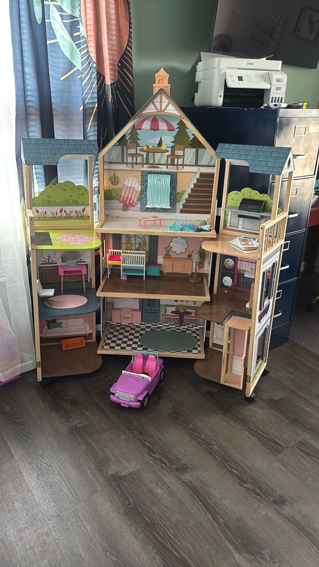 Giant Doll House ( Kidskraft)