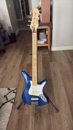 Bass guitar
