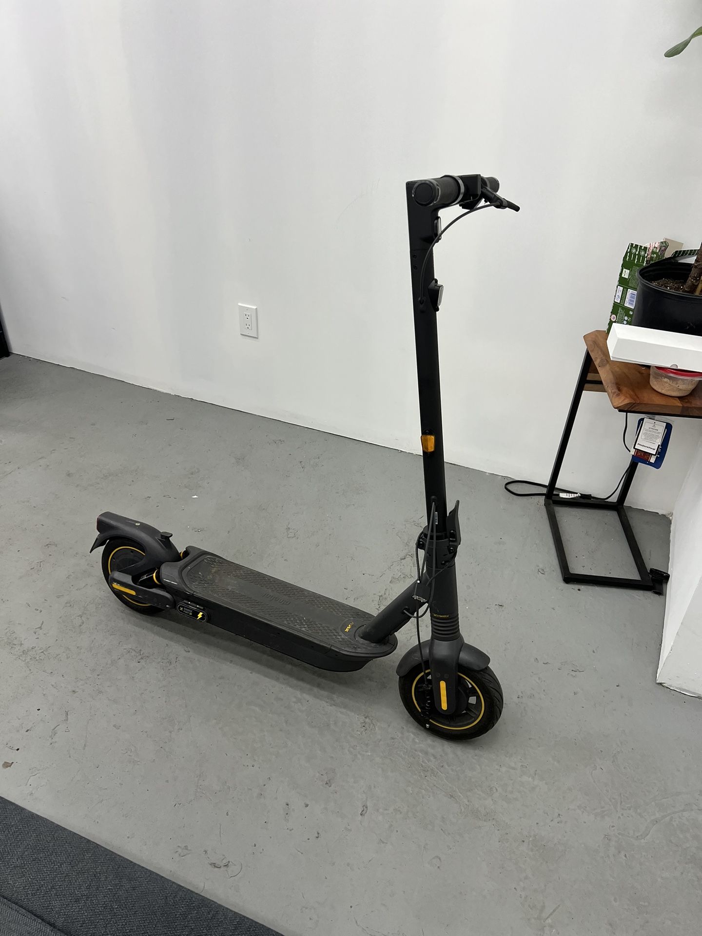 Segway Ninebot Max G2 Scooter