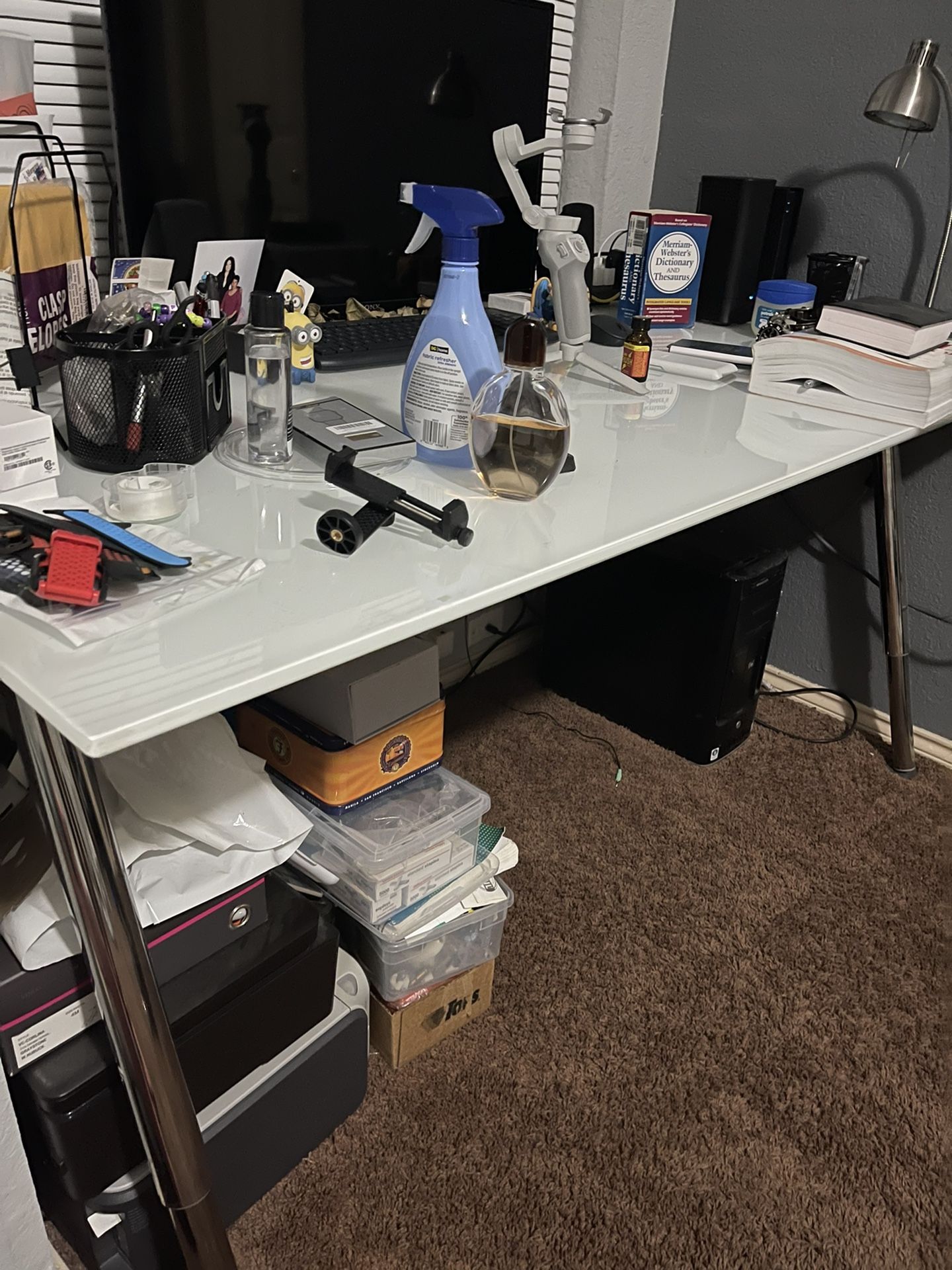 Desk White glass and chair