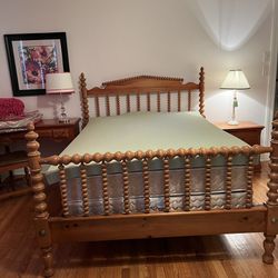 Jenny Lind Full/Queen Bed