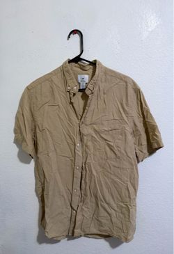 MENS TAN SHORT SLEEVE BUTTON UP SHIRT W/ POCKETS SIZE M