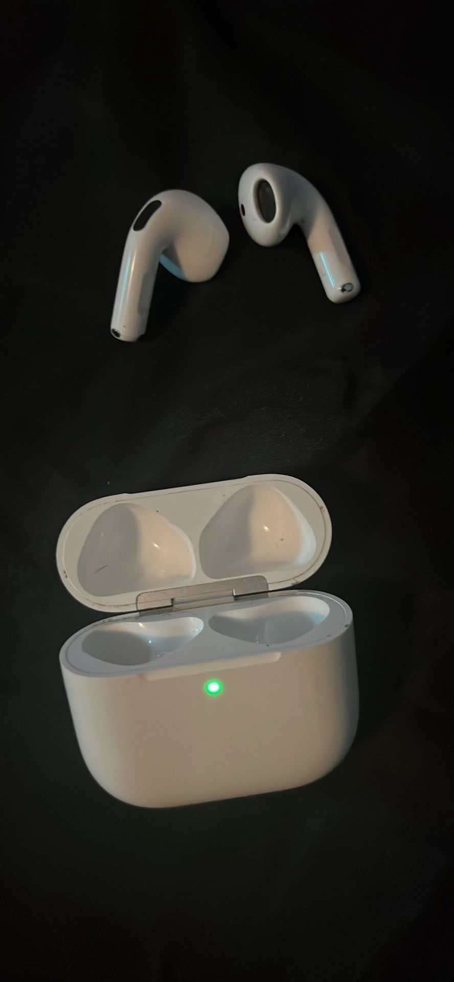 AirPods 4