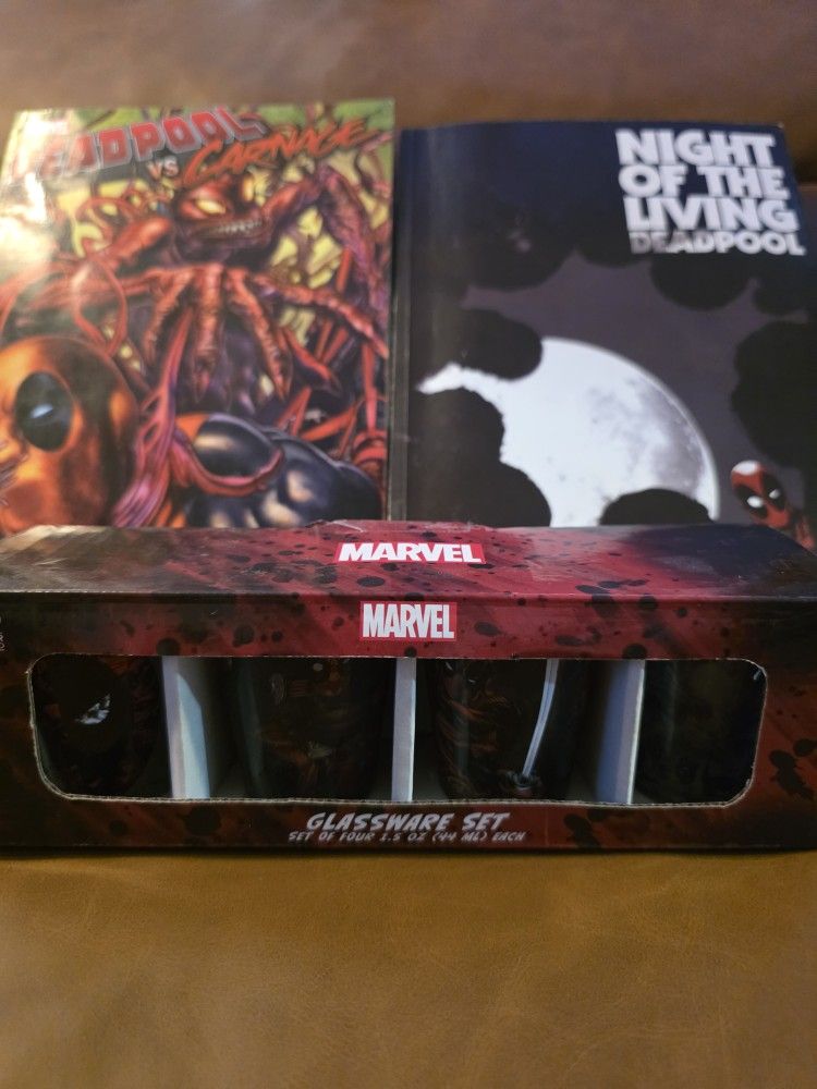 Deadpool Glassware Set Of 4 Glasses And 2 Deadpool Graphic Novels