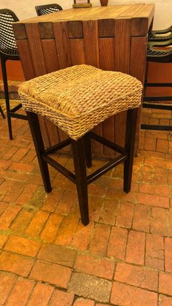 Woven wooden bar stools