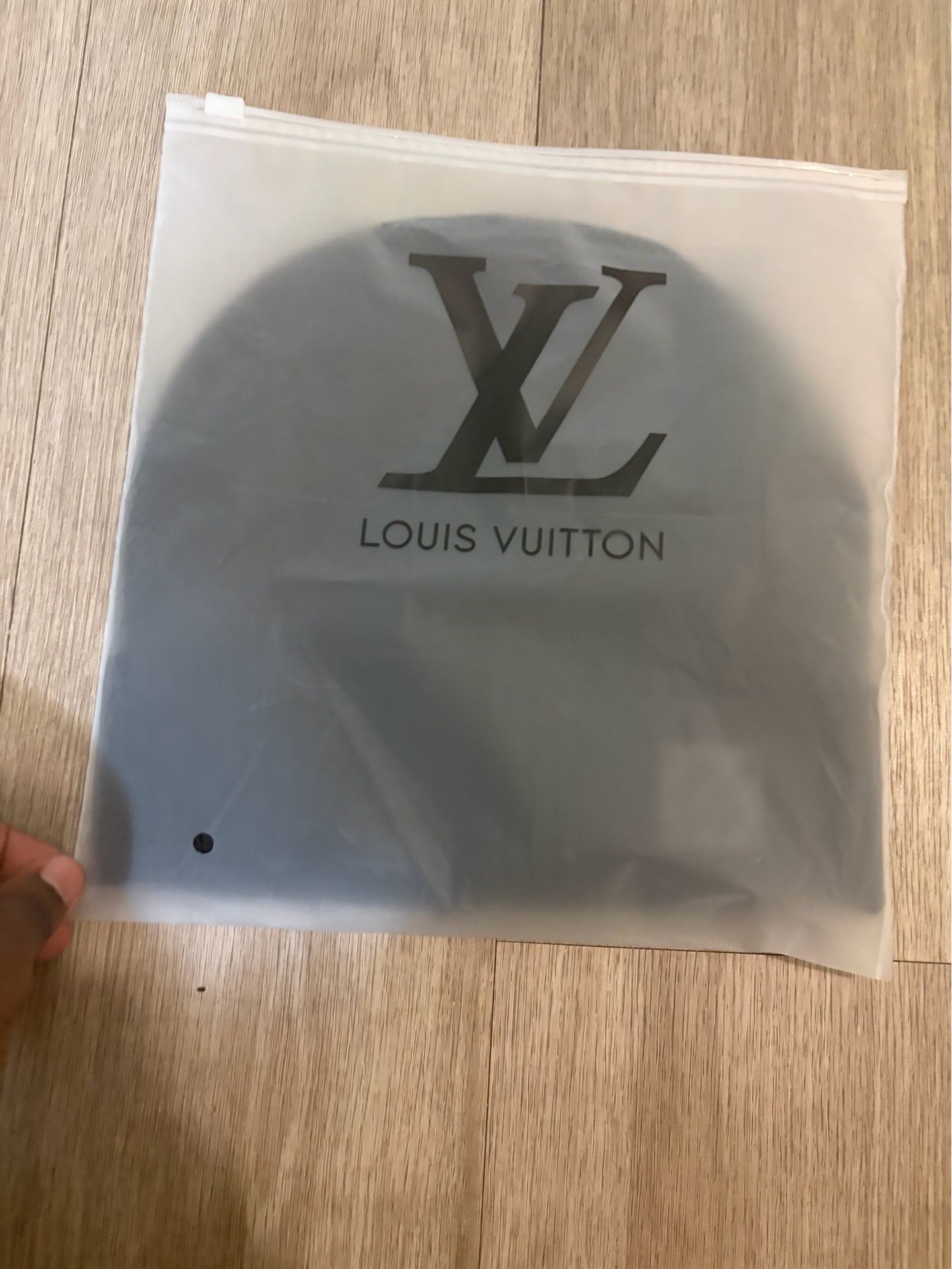 BLACK L V BEANIE