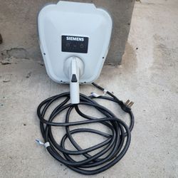 Siemens VersiCharge Gen 2 Level 2 30-Amp Electric Vehicle (EV) Charging Station