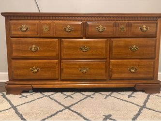 8 drawer wide Horizontal wood grain dresser
