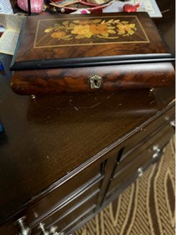 Italian music box