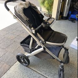Uppa Baby V2 + Mesa V2 travel system
