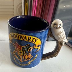 Harry Potter Hogwarts Crest Sculpted Handle Ceramic Mug 