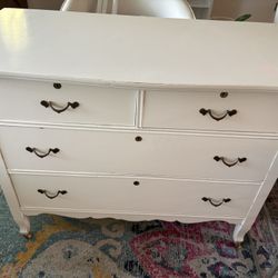 Vintage Solid Wood Dresser (Dovetail) – 43.5” Wide