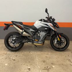 2023 KTM Duke 790