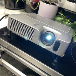 Hitachi Video Projector