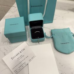 Tiffany & Co ( Tiffany Forever Ring) 