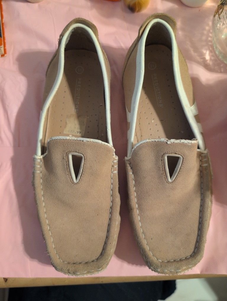 Gently Used Woman's Predictions Size 9 1/2 Suede Slip-on Shoes