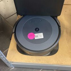 iRobot Vacum Cleaner 