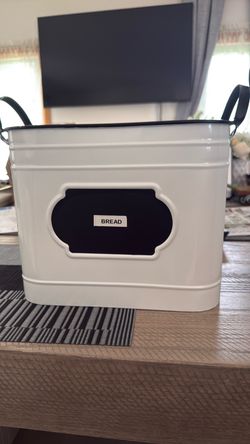 Metal bread box