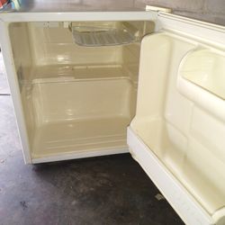 Mini Refrigerator Works Great Gets Ice Cold $40