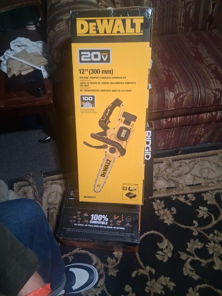 Brand New Dewalt 12in Chainsaw. 20 V
