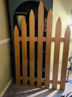 Picket Fence Headboard/Interior Decor