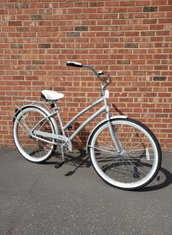 NEW HUFFY NASSAU SILVER SINGLE SPEED WOMENS LADIES STEP THRU BEACH CRUISER BIKE